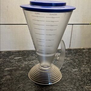 Tupperware 2 Cup Measuring Funnel Cone Wet Dry Blue Top Rare #3783A-